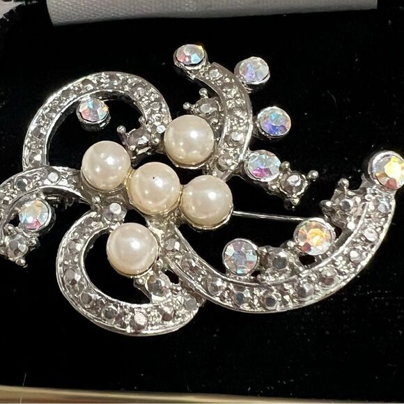 1960's Vintage Simulated Pearl and Australian Aurora‎ Borealis Stones Brooch Pin - Picture 5 of 10